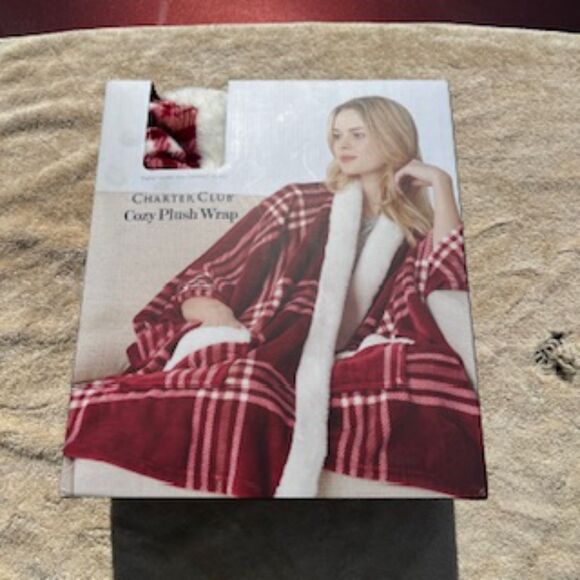 Plush Wrap . 50 x 70 w/ Faux Fur Collar . 100% Polyester Charter Club New in Box - Picture 7 of 10